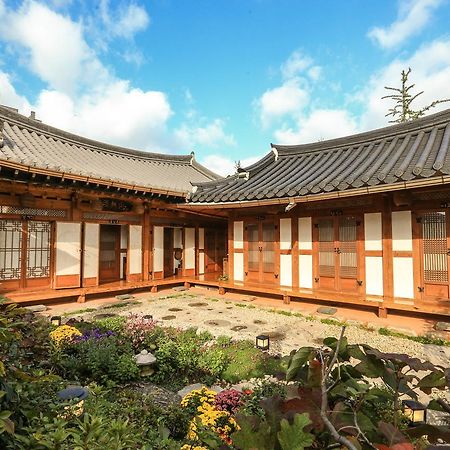 Bu Kyung Dang Hotel Jeonju Bagian luar foto