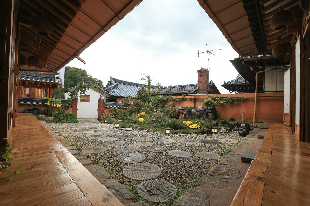 Bu Kyung Dang Hotel Jeonju Bagian luar foto